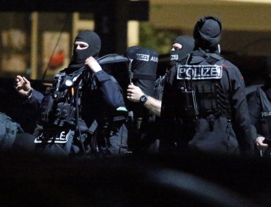 Germania, uomo si barrica in un fast food a Friburgo