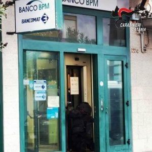Catania, assalto al bancomat con esplosivo: sventato da carabinieri