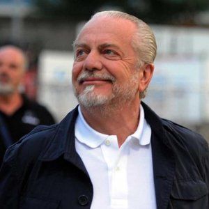 Napoli, De Laurentiis: "L'obiettivo è un centrocampista, non gioca in Italia"