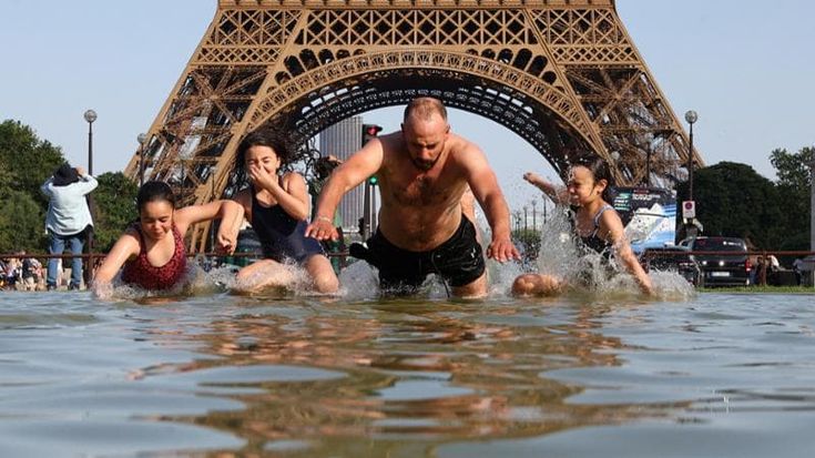 Parigi mai così rovente, assalto a canali e piscine. Ancora annegati: è strage
