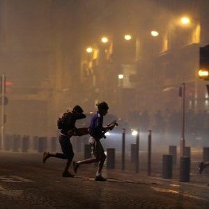 Scontri a Marsiglia: l'Uefa apre inchiesta. Russia e Inghilterra a rischio esclusione. Scontri a Lille