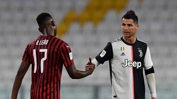 Le voci nel silenzio. Il pallone ritrovato fra echi e mascherine