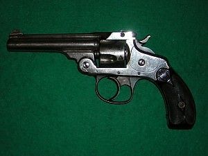 Alcamo, scoperti fucili e pistole<br />nel tubo catodico di una tv