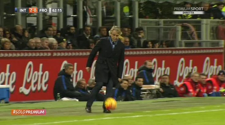 Inter, Mancini sbaglia i tacchetti: capitombolo al Meazza