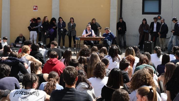 Palestra, aule, tutele per il cantiere del tram: il patto tra gli studenti del Sabin e il sindaco
