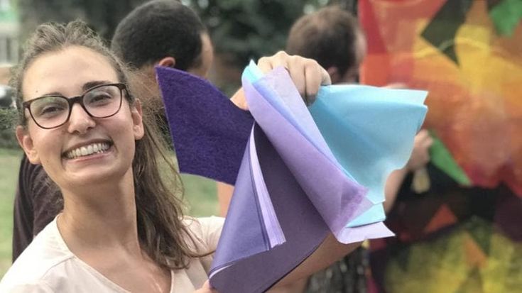 La storia di Nicla, giovane colpita da aneurisma: gli amici creano podcast per recuperare la memoria