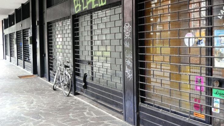 Lista nera dei negozi, in 8 anni sparite quasi 2mila vetrine: “Pesano costi di affitti e personale”