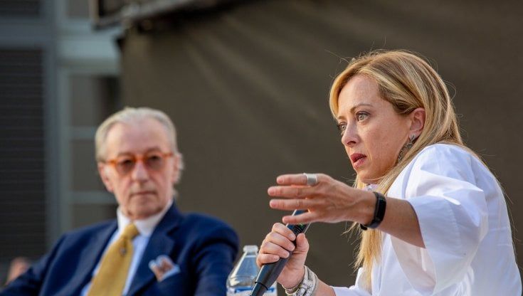 Elezioni Comunali a Milano, Vittorio Feltri guiderà la lista di FdI. E Meloni apre a Luca Bernardo candidato sindaco