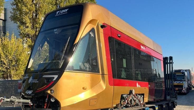 Tram, è arrivata la seconda vettura e scatta la rivoluzione del traffico in Corticella