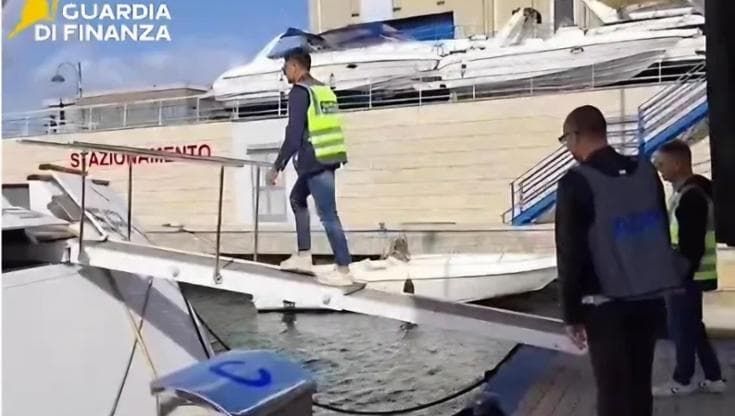 Torre Annunziata, sequestrato yacht di 2.6 milioni per evasione fiscale