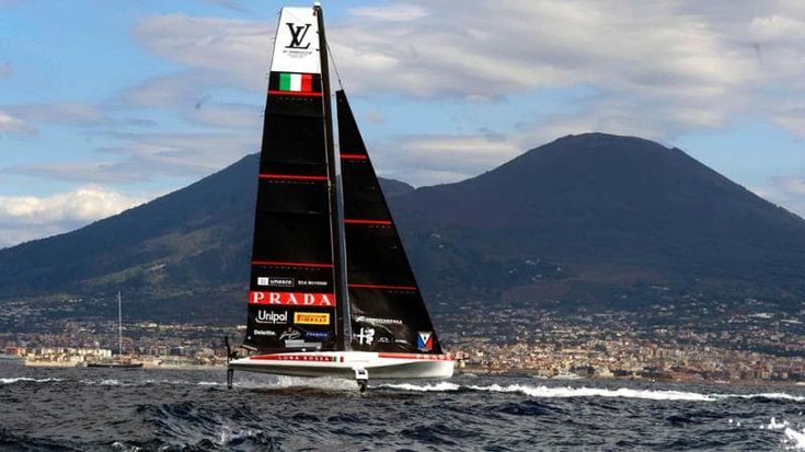 È subito Luna Rossa, vince e vola al comando. Village: 27 mila presenze