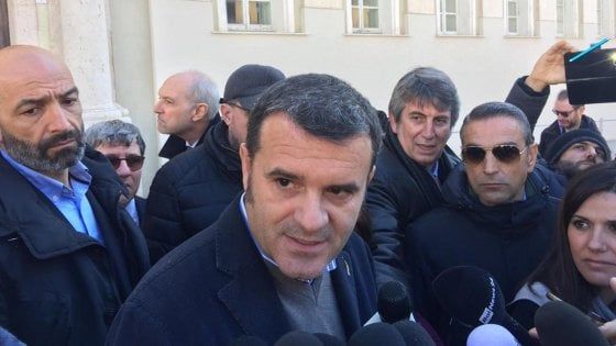 Protesta del latte, intesa vicina: al tavolo con Centinaio ipotesi di accordo a 72 centesimi al litro come acconto