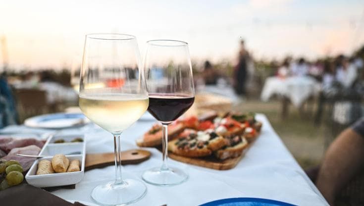 Il lento declino dei vini rossi, andiamo verso un mondo di bianchi e rosati?