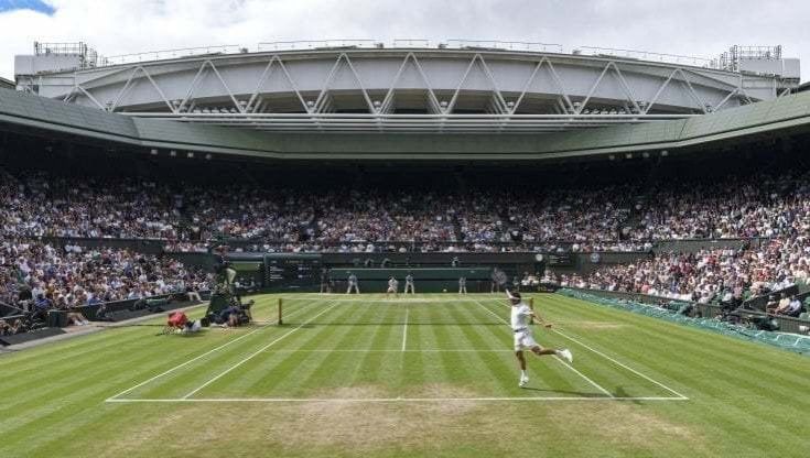 Wimbledon vietato ai russi, le pressioni della Corona per una decisione che potrebbe essere un doppio fallo