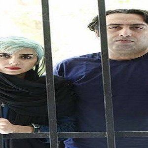 Iran, hanno stretto la mano a individui di sesso opposto: 99 frustate per Ekhtesari e Musavi