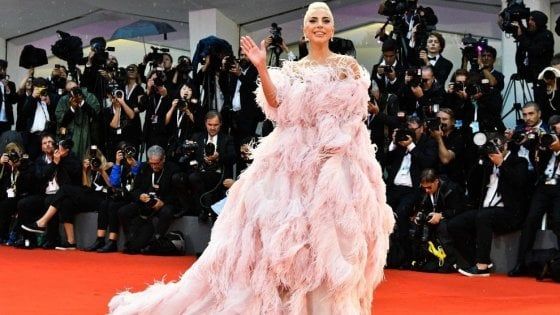 Il nuovo anno di Lady Gaga tra Las Vegas, le nozze a Venezia e una chitarra Swarovski