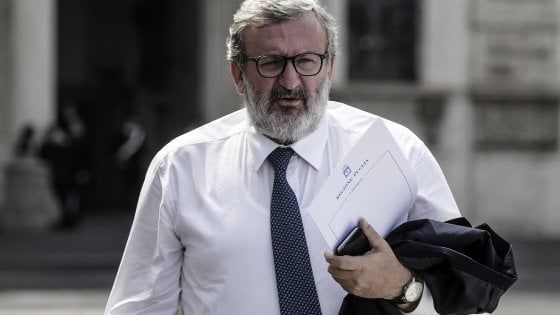 Gentiloni boccia Emiliano per la legge sulla partecipazione: "Quelle scelte spettano a Roma"