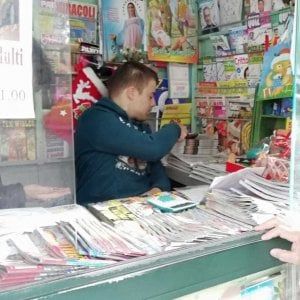 Napoli, "L'edicola di Roberto, dove amare è pazienza"
