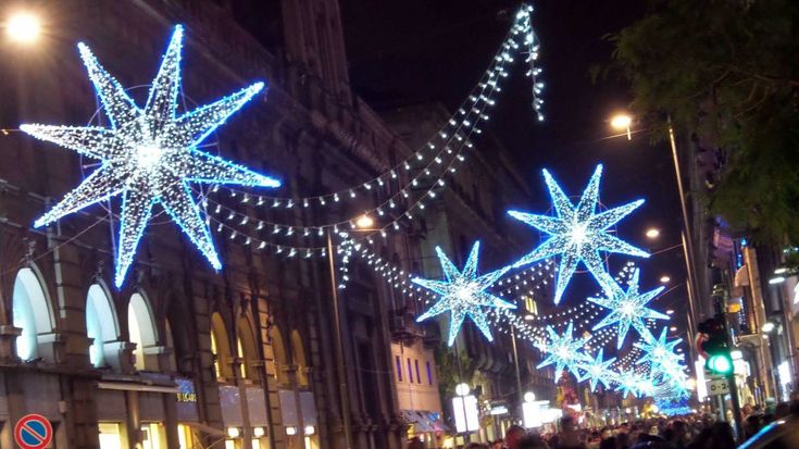 Le luminarie accendono il Natale di Palermo, via alla maxi-isola pedonale