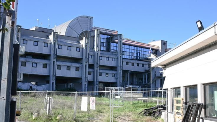 Prato, interdetto per 4 mesi il poliziotto che sparò a un arrestato nel pronto soccorso