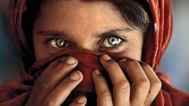 McCurry in mostra al Pan, attesa per il mito della "Ragazza afgana"