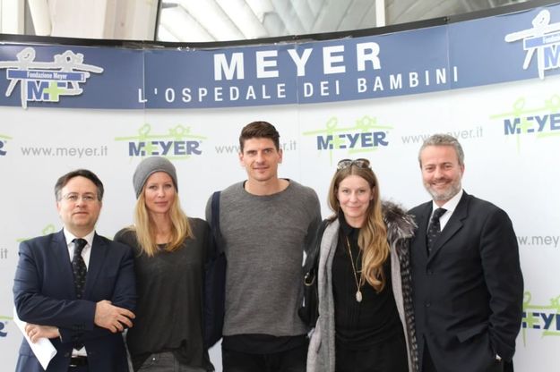 Gomez e Carina al Meyer per una donazione