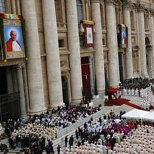 Papa Francesco riforma le cause di canonizzazione: "Meno costi e verifiche su spese"