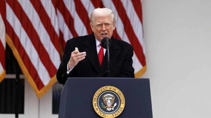Giornate più brevi e fatica: l’inchiesta del Nyt sulla salute di Trump. E lui insulta la giornalista