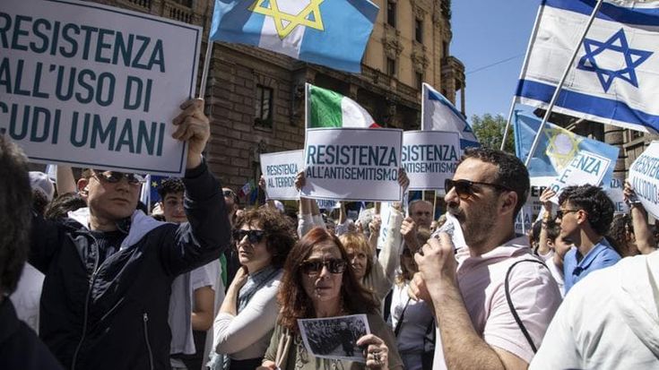 25 aprile, la Brigata Ebraica sfila scortata cantando Fischia il vento: “Una bella manifestazione”