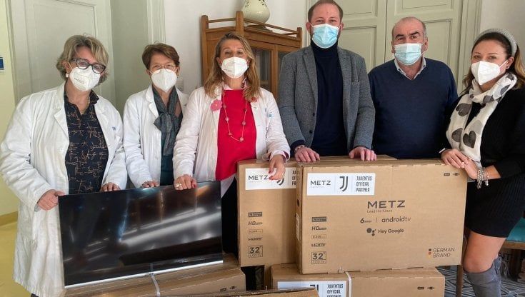 Smart tv donate all'Ospedale dei bambini dopo la razzia dei ladri