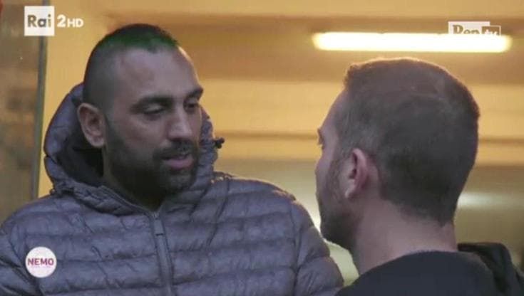 Daniele Piervincenzi nuovo conduttore di Report: quando da inviato fu aggredito da Roberto Spada
