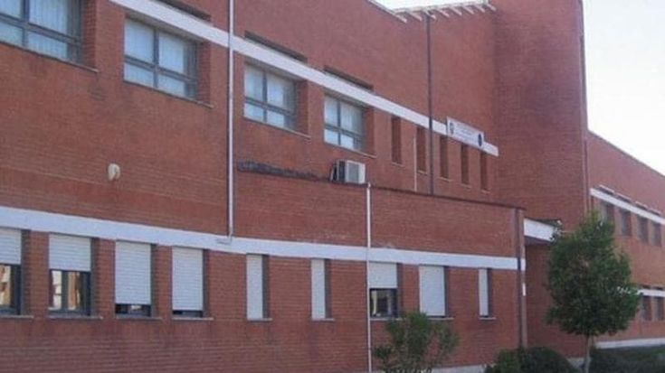 Razzismo a scuola, la preside allo studente: “Qui non è l’India, vai a zappare con tuo padre”