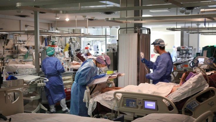 Emergenza virus: la Regione ha due piani per fronteggiare l'impennata di contagi