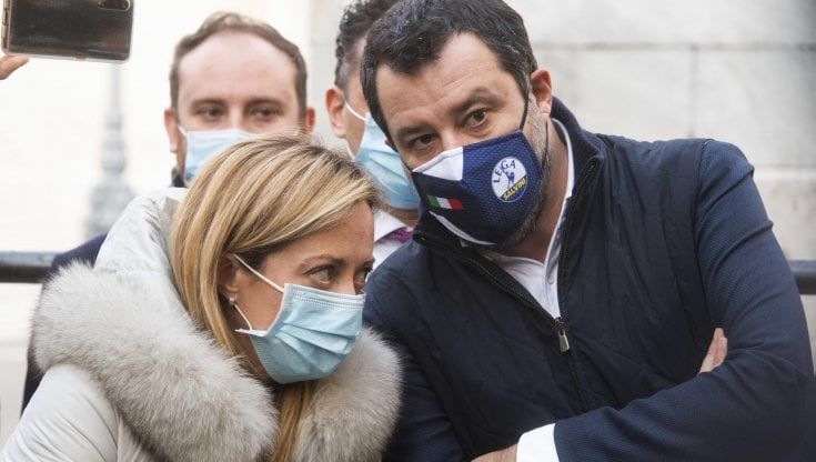  Meloni: "Salvini lo sa, non farò mai un governo con i voti dei transfughi"