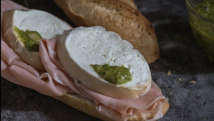 Mozzarella di bufala, sinonimo di versatilità: ecco come abbinarla al meglio
