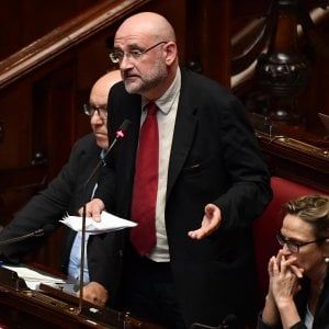 Cannabis, la legge alla Camera. Ma il relatore si dimette