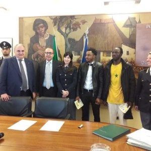 Hanno salvato due suicidi, permessi di soggiorno premio a due clandestini africani