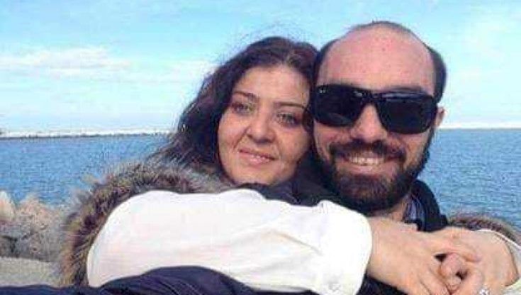 Covid, la ricoverano dopo 11 ore di attesa al pronto soccorso: il giorno successivo madre muore a 41 anni