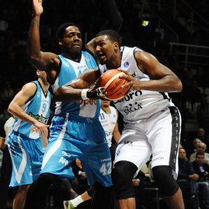 La Virtus a Pesaro senza Pittman
