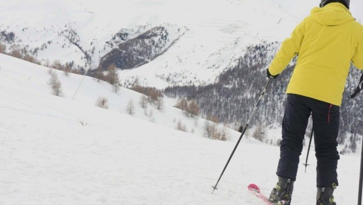 Finisce fuori pista a Bormio: muore turista milanese di 75 anni. Stava sciando con la nipotina  
