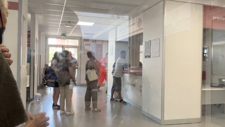 Record di accessi al Policlinico di Bari: incidenti, caldo e Covid riempiono il pronto soccorso. I sindacati: "Affanno poteva essere evitato"