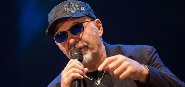 'XL 40 anni di canzoni', Vasco si racconta in un libro