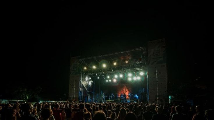Niente musica nel parco, rinviati i concerti dei Villa Ada Posse e Giancane: “Impantanati nella burocrazia"