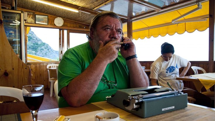 Scoprendo Mura: Libri, sigarette, cantine a casa di Gianni