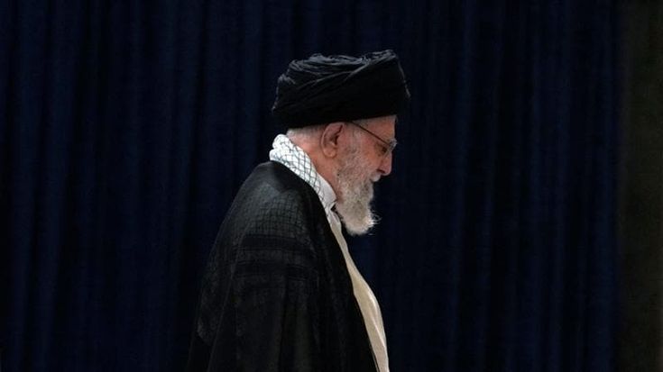 Khamenei, l’oscurantista al potere in Iran da 37 anni grazie alla repressione