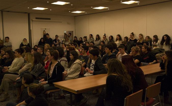 Viaggio della Memoria, la "redazione" degli studenti di Parma al lavoro