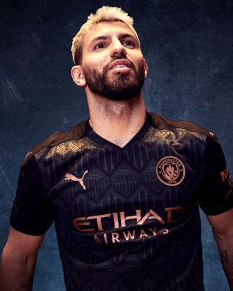 Manchester City, presentata la nuova maglia da trasferta