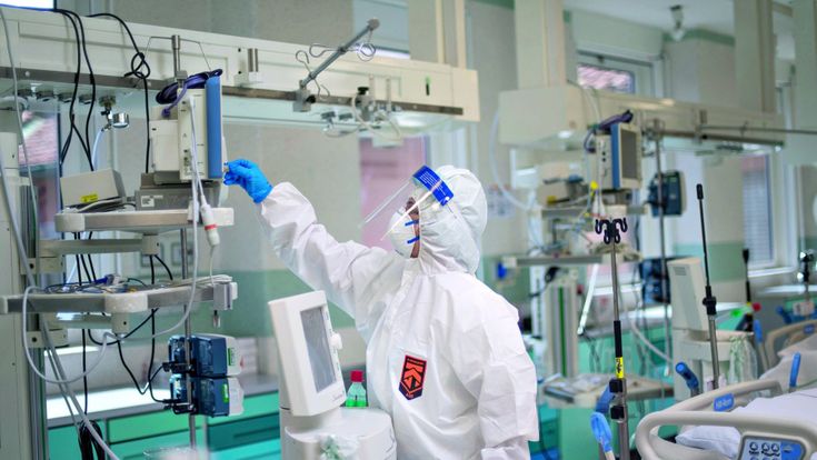 Coronavirus, Galli “Numeri spaventosi ma continueranno a salire. C’è troppa gente in giro”
