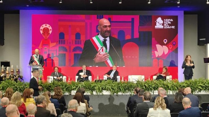 “A Bari pronti a fare ammenda su eventuali errori, ma nessuno ci accusi di connivenza con le mafie”: il sindaco Leccese parla al governo Meloni dal palco della Fiera