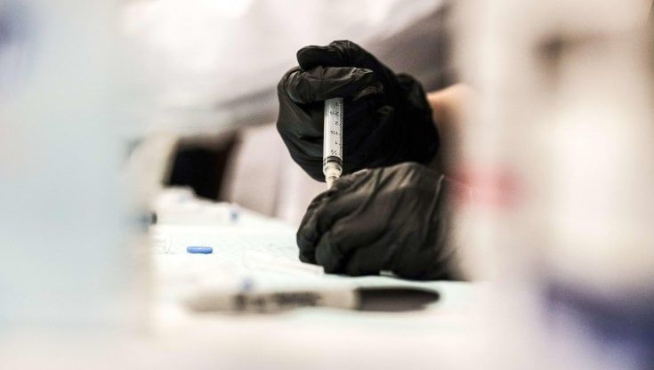 Vaccini, in arrivo 4,2 milioni di dosi: ma la distribuzione alle Regioni sarà rimodulata sul numero dei residenti